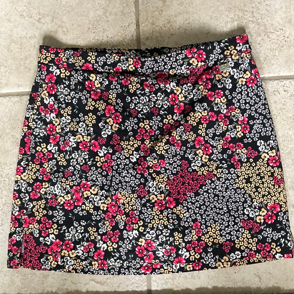 Floral medium skort gently worn
